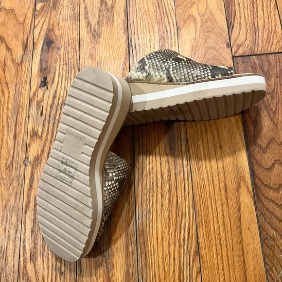 Dolce Vita Snake Print Platform Slip On Sandals Size 7.5 - Picture 7 of 7